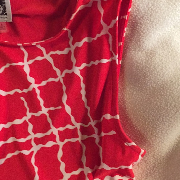 Anne Klein Red and white dressy sleeveless blouse - Picture 4 of 6